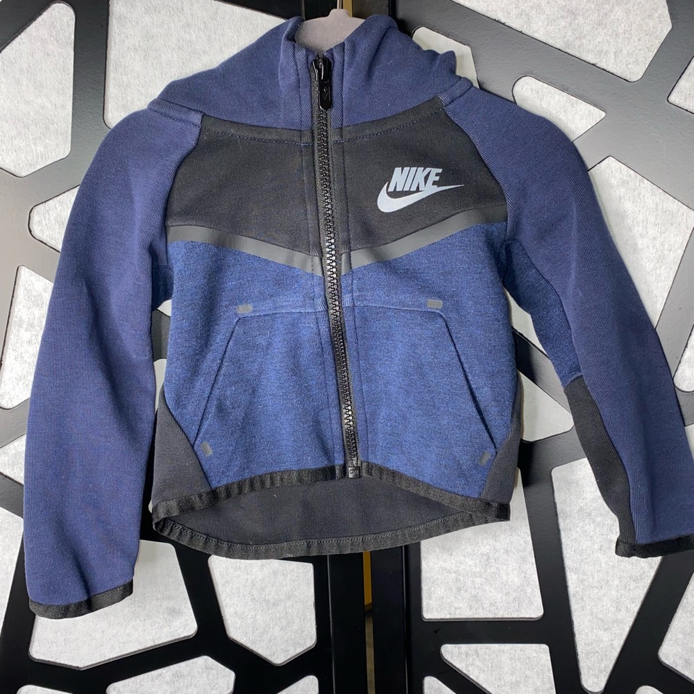 Toddlers nike tech suit 12M